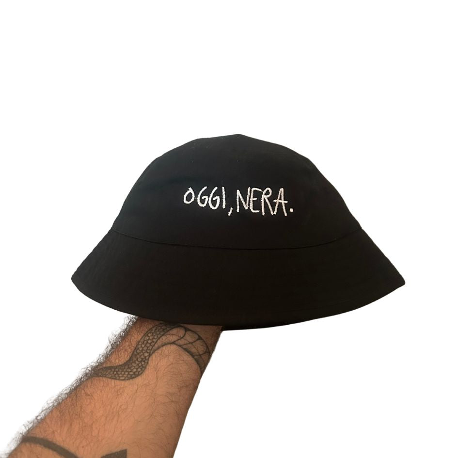 Oggi, Nera. - Cappello Pescatore Ricamato